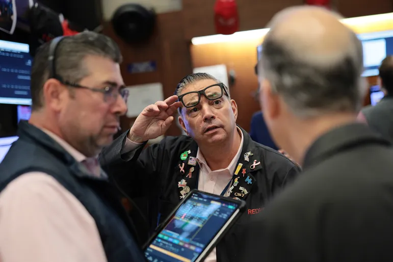 Markets News July 2 2026 Dow Jumps 600 Points to Record While Tech Stock Sell-Off Sends Nasdaq Lower; Major Indexes Post Gains for the Week